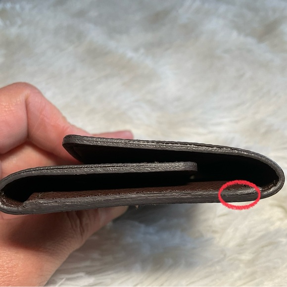 ***SOLD***Louis Vuitton Key Holder in Damier Ebene - Picture 8 of 10